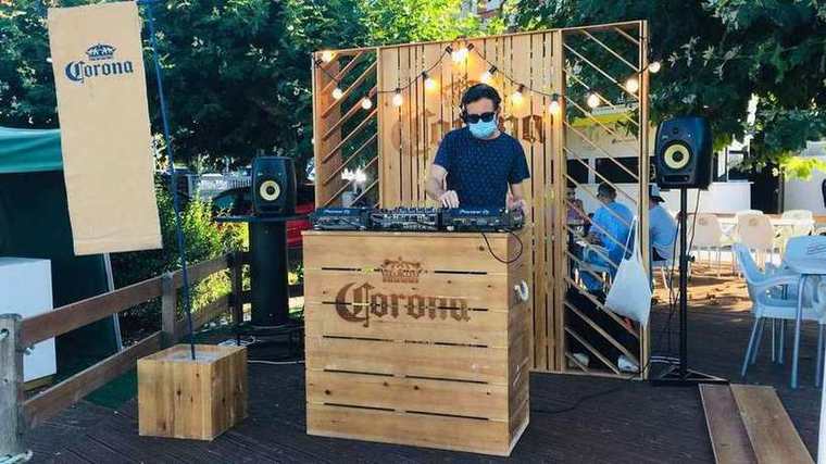 El mueble, en cada beach club